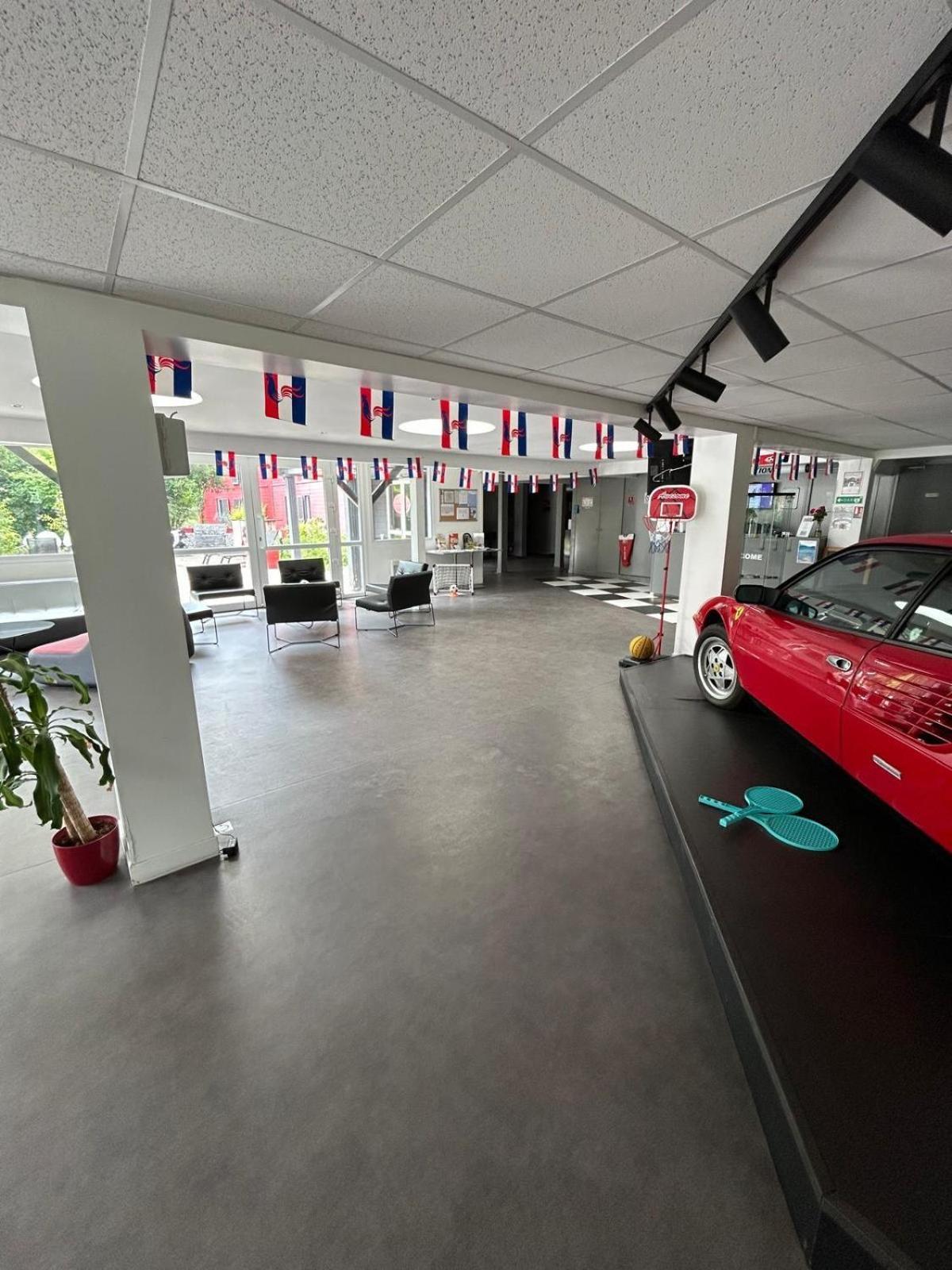 Enzo By Kyriad Direct Hotel Trappes